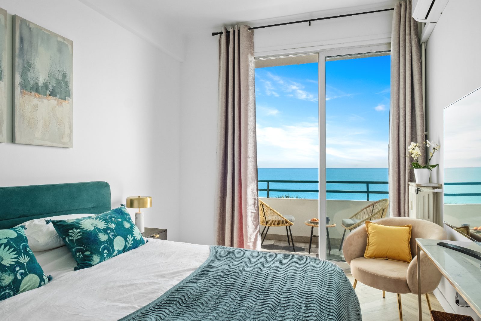 Main bedroom opening onto the balcony